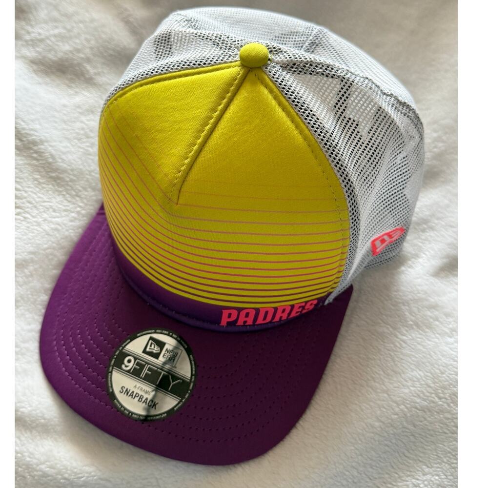NWT San Diego Padres New Era Neon Horizon Trucker Hat